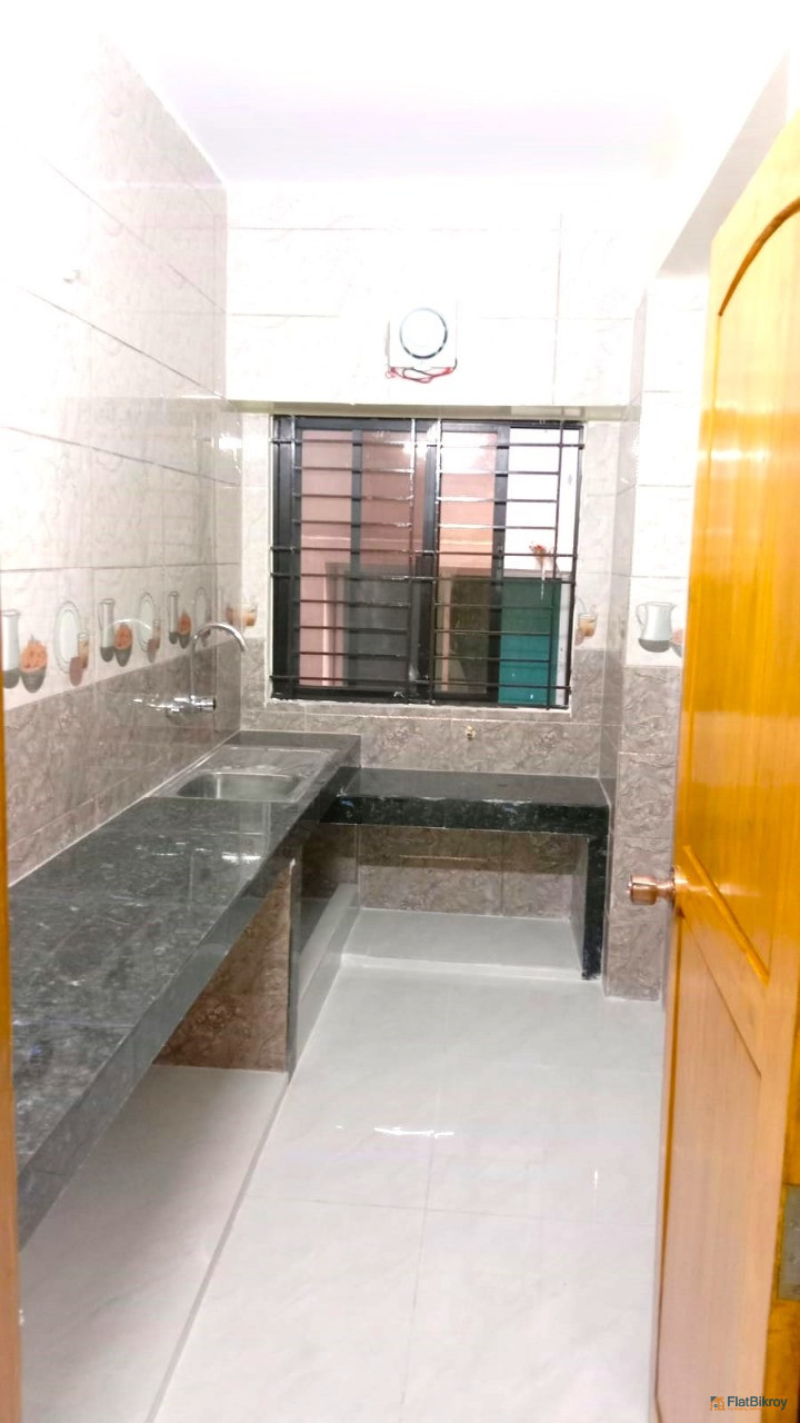 ঢাকা হাউজিং এ ১৪৫০ স্কয়ার ফিটের একটি ব্যবহৃত ফ্ল্যাট বিক্রয় হইবে
