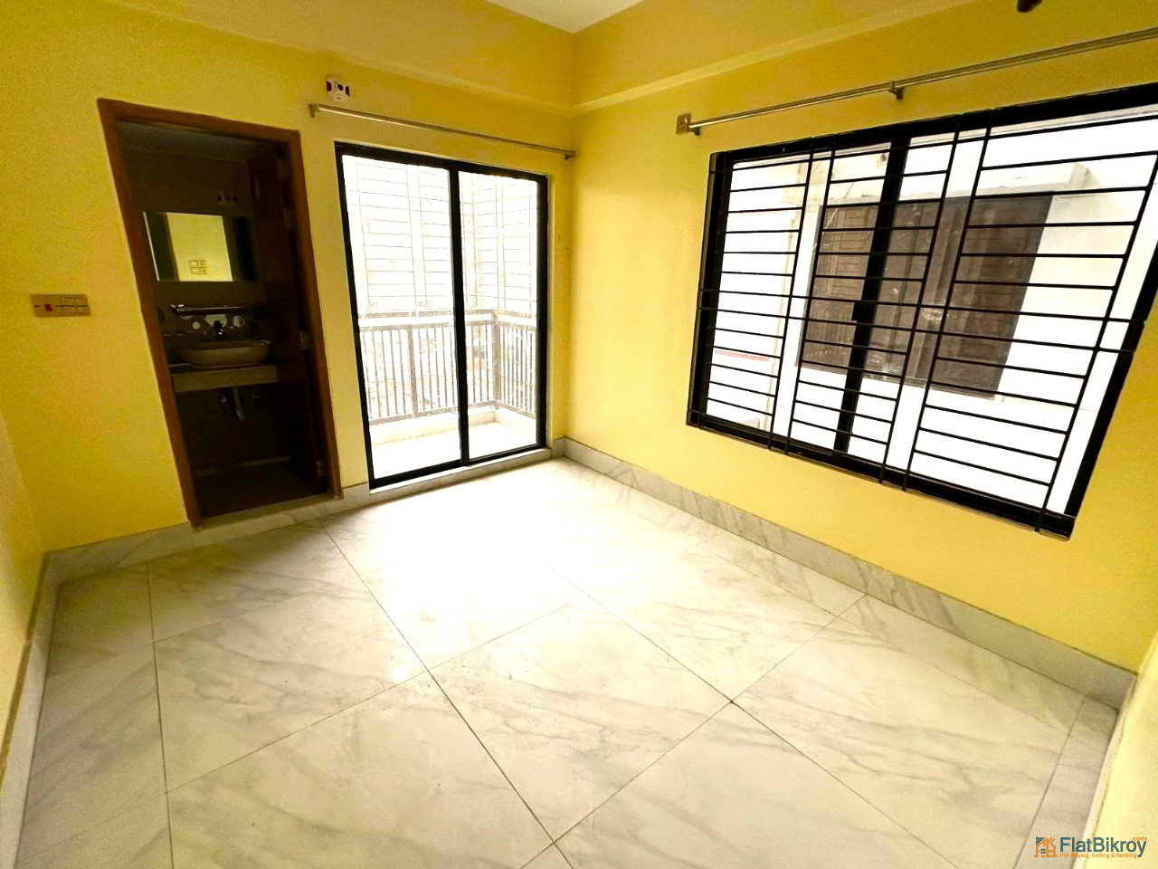 ঢাকা হাউজিং এ ১৪৫০ স্কয়ার ফিটের একটি ব্যবহৃত ফ্ল্যাট বিক্রয় হইবে